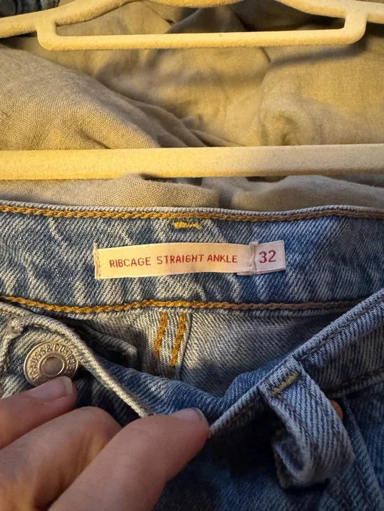 LEVIS RIBCAGE STRAIGHT ANKLE WOMEN'S JEANS - Picture 4 of 5